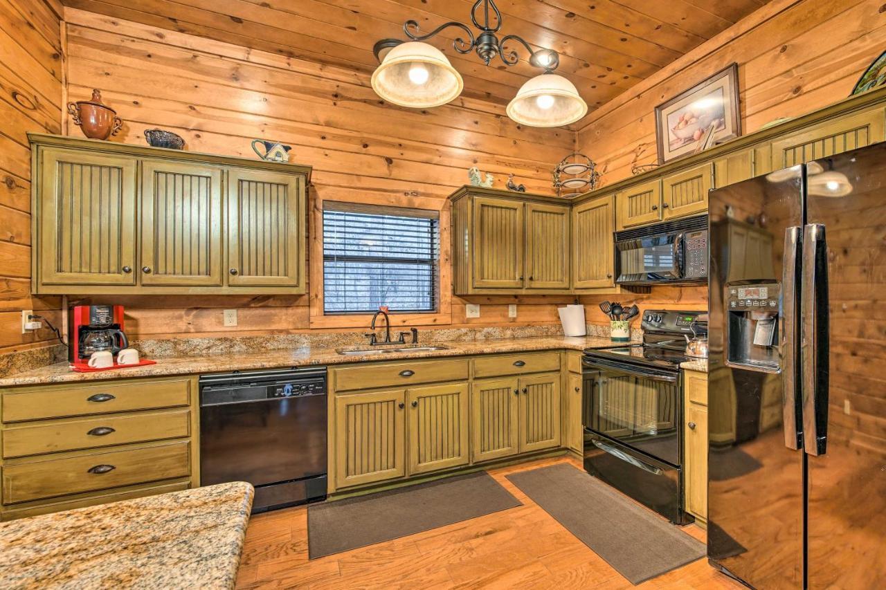 Broken Bow Cabin With Deck, Hot Tub And Fire Pit! Vila Exterior foto